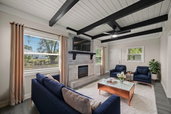 2015 N Hastings St, Before After 12