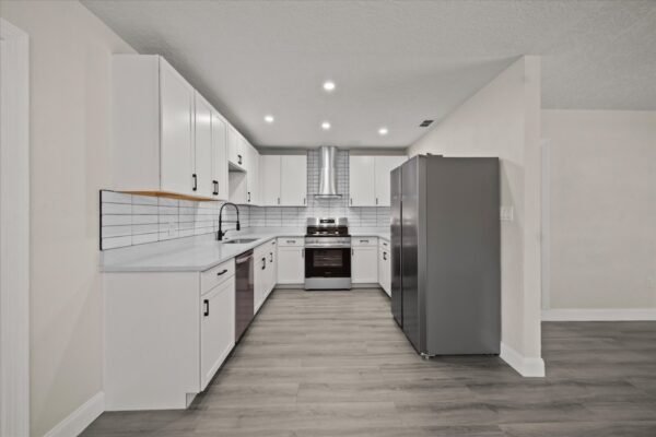 2015 N Hastings St, Before After 8